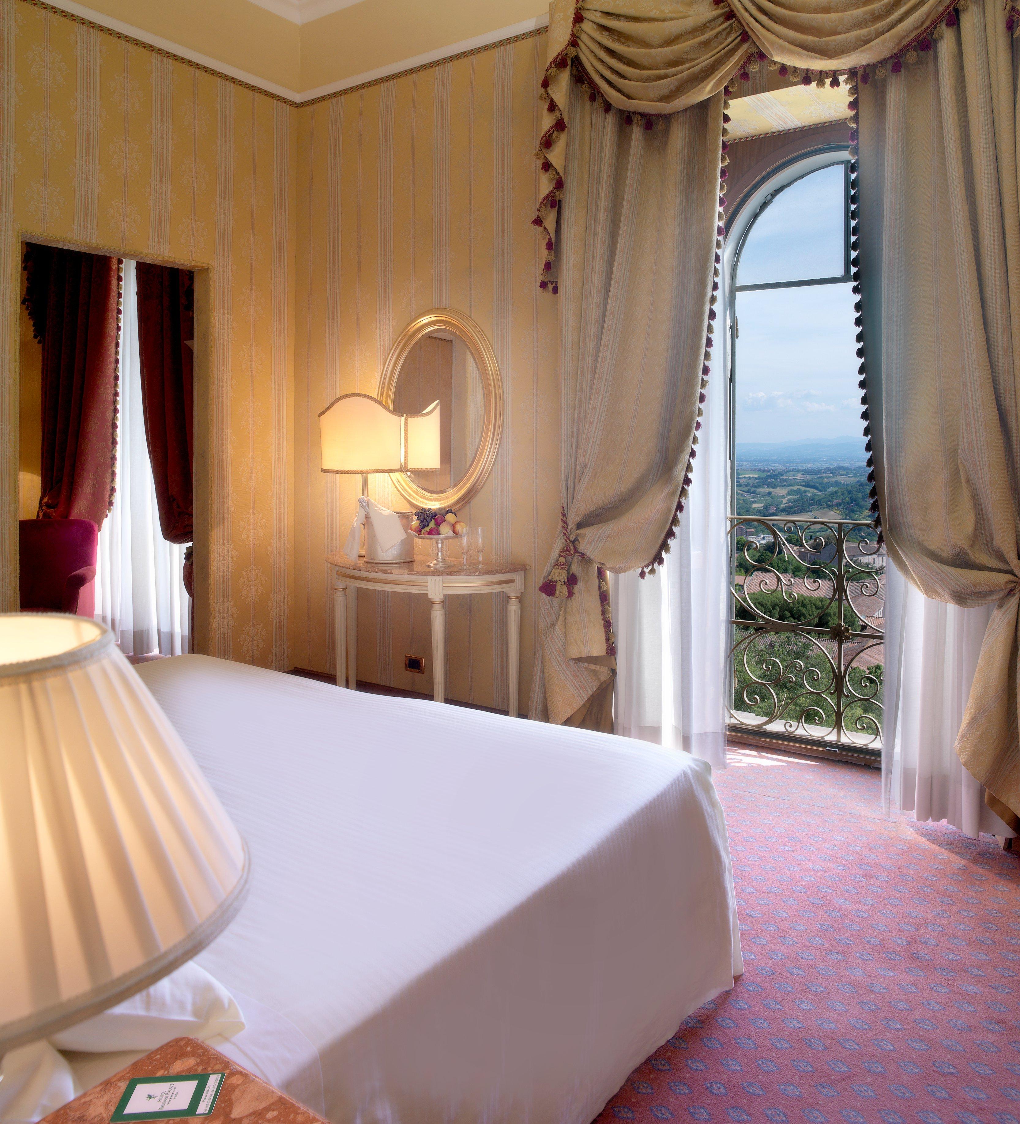 시나 브루파니 호텔 페루자 외부 사진 A bedroom at the hotel
