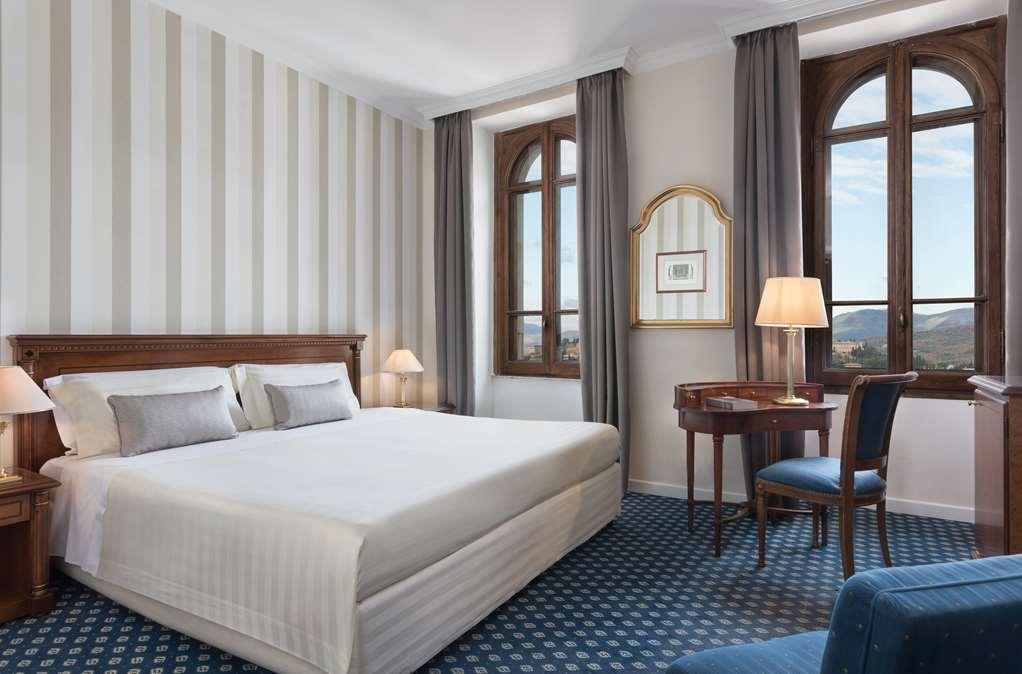 시나 브루파니 호텔 페루자 객실 사진 A room at the hotel