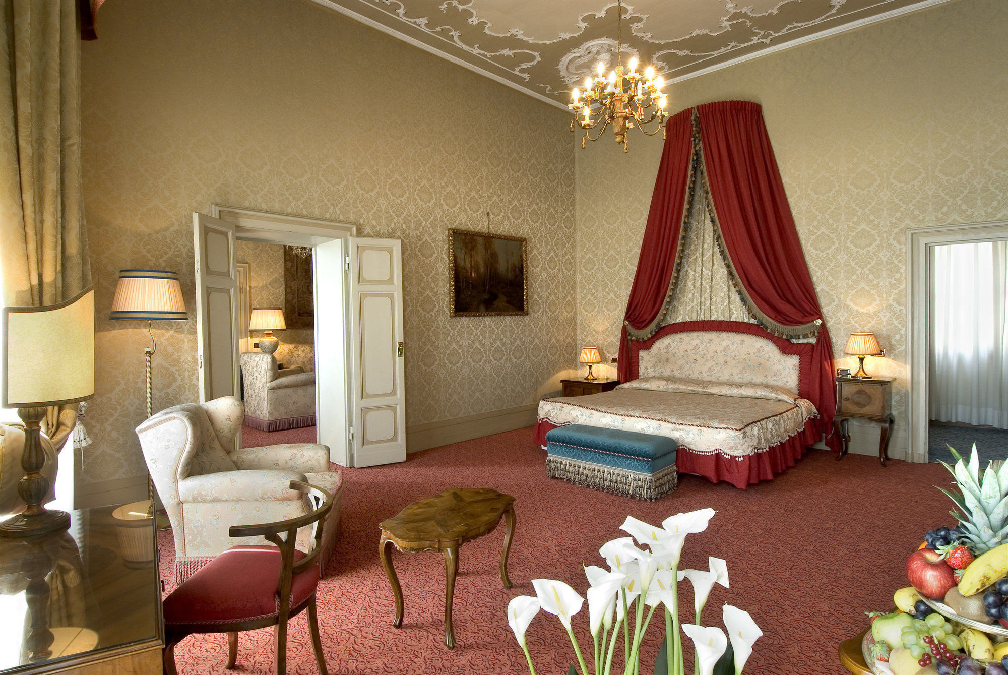 시나 브루파니 호텔 페루자 객실 사진 A suite at the Hotel de Crillon