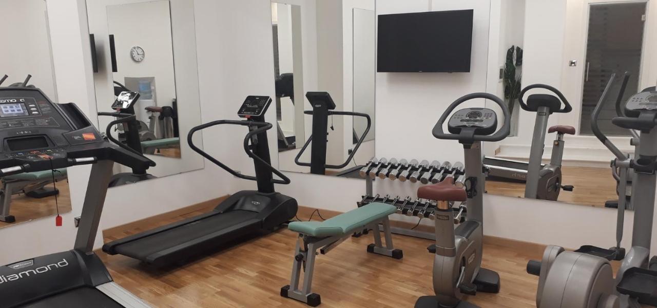 시나 브루파니 호텔 페루자 외부 사진 A gym in a hotel
